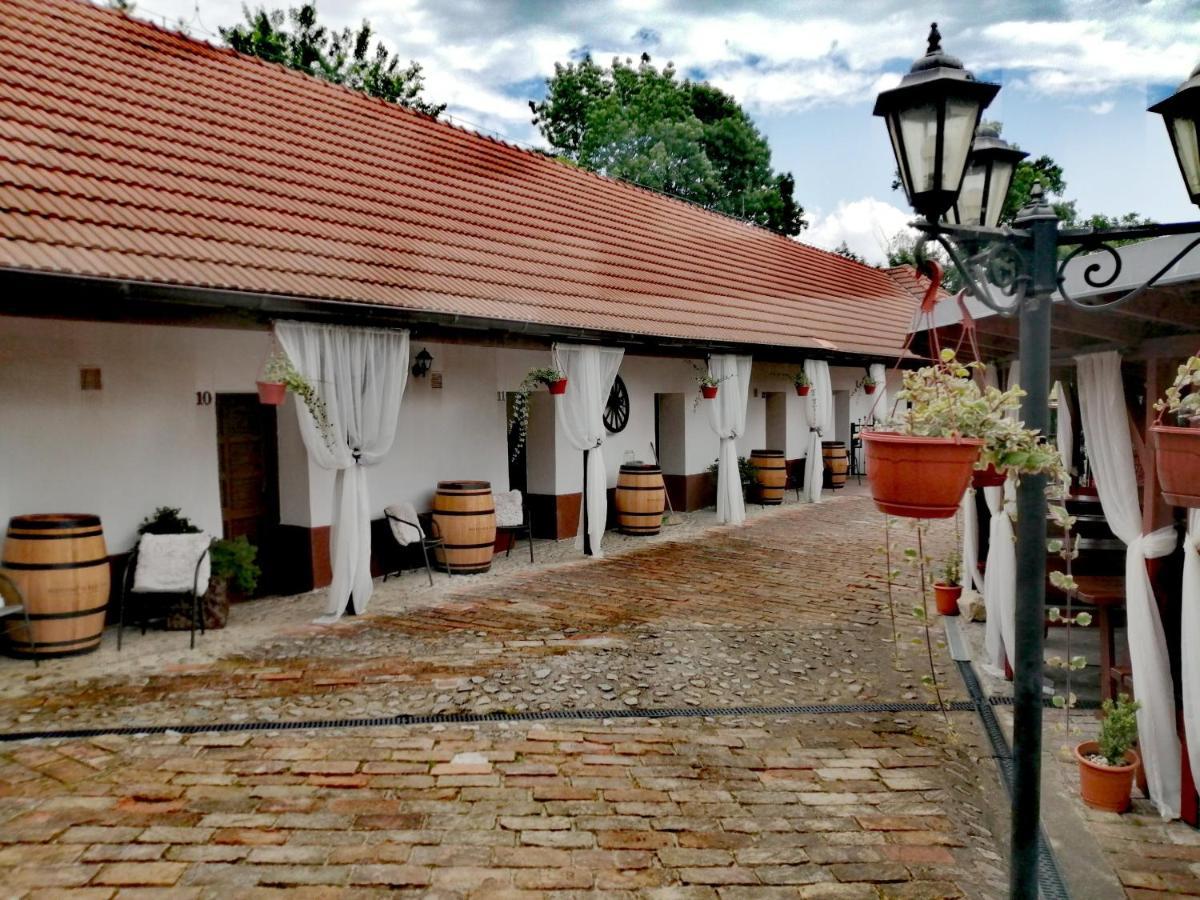 Zámecký penzion Rotunda Břeclav Exteriér fotografie