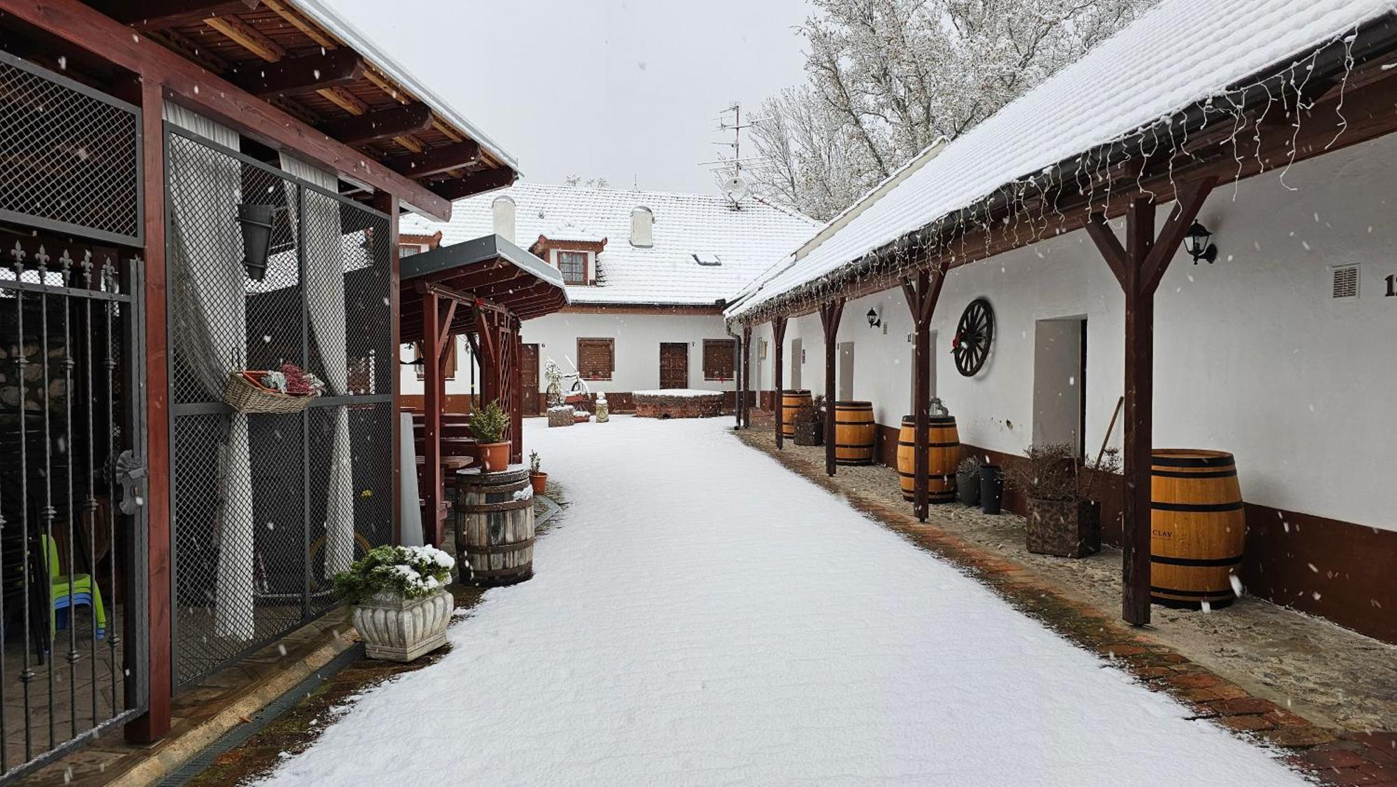 Zámecký penzion Rotunda Břeclav Exteriér fotografie