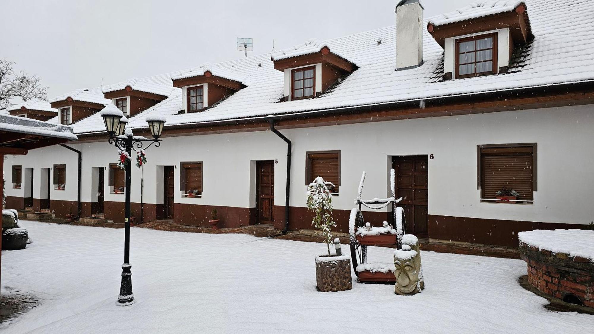 Zámecký penzion Rotunda Břeclav Exteriér fotografie